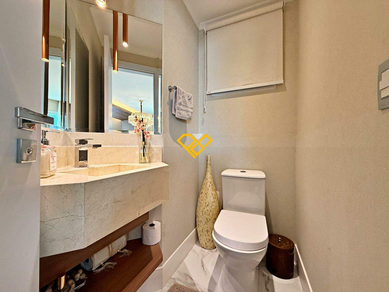 Apartamento à venda no Ponta da Praia: Lavabo