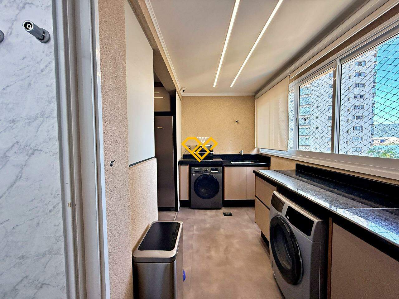 Apartamento à venda no Ponta da Praia: Área de serviço