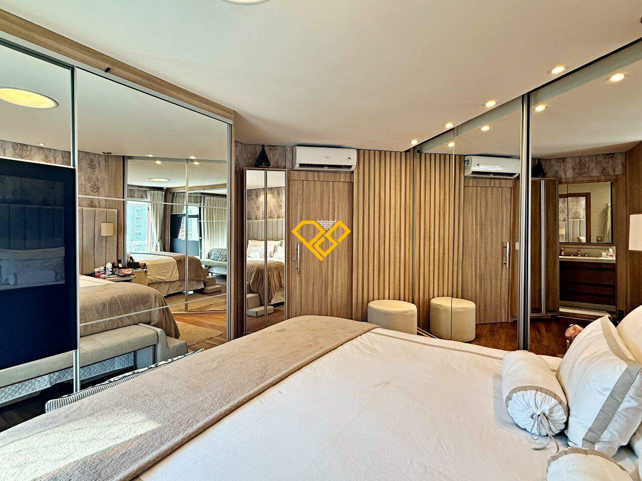 Apartamento à venda no Ponta da Praia: Suíte 1