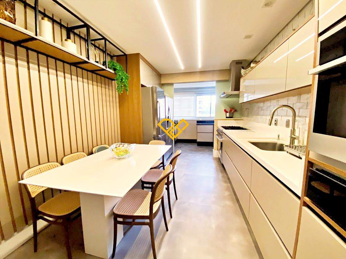 Apartamento à venda no Ponta da Praia: 
