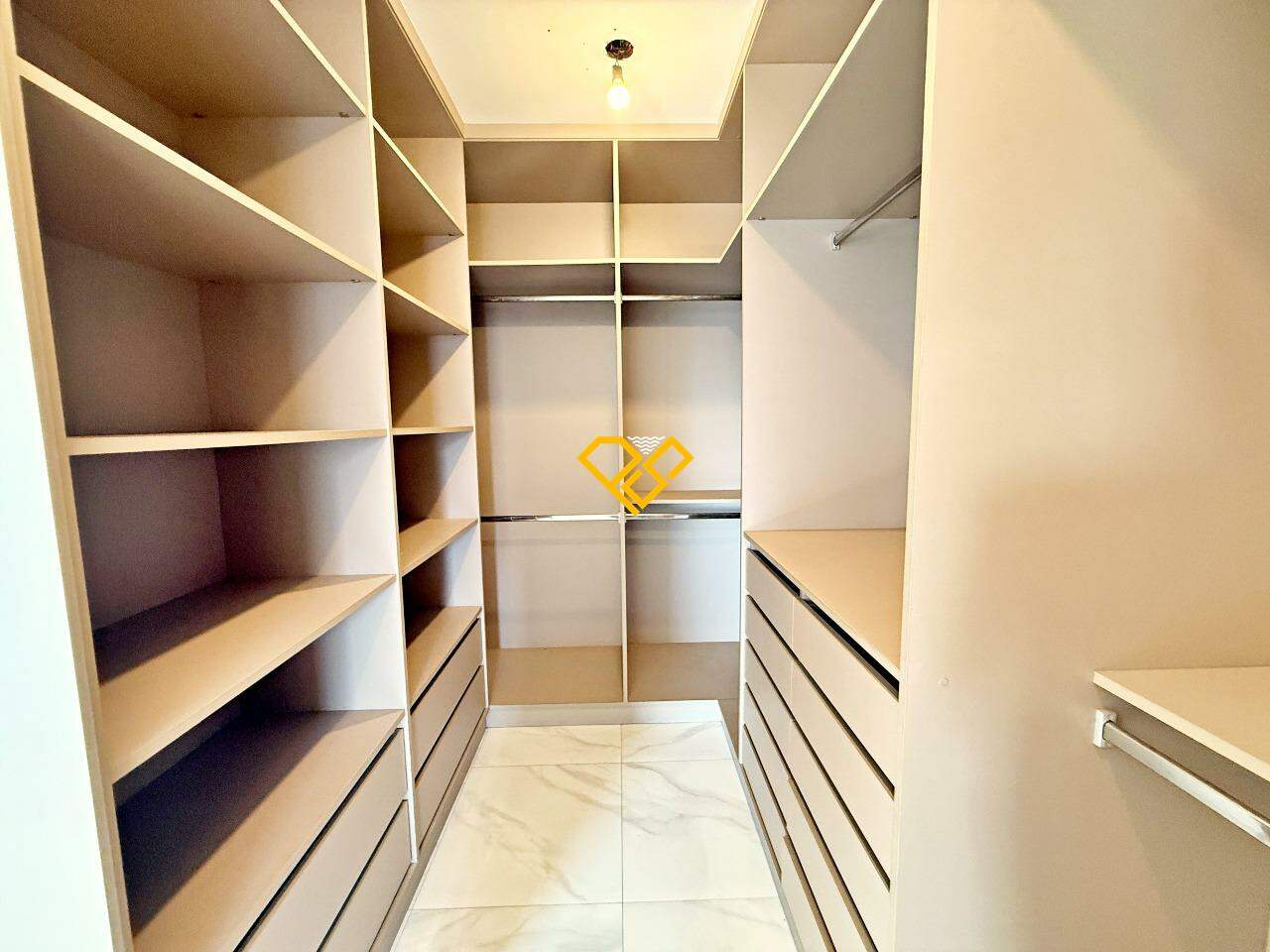 Apartamento à venda no Boqueirão: Dormitório 1 - suíte master - closet