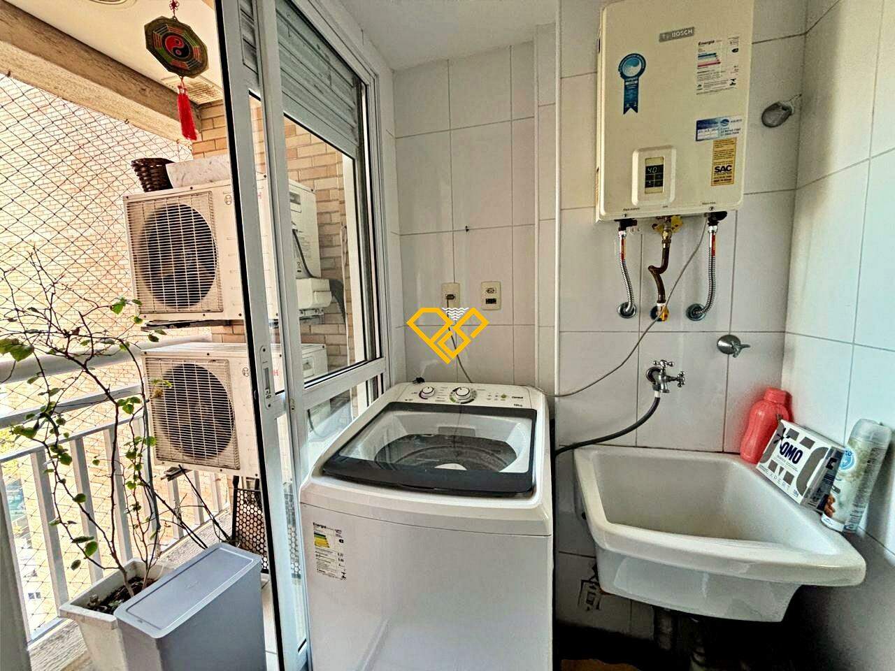 Apartamento à venda no Ponta da Praia: Área de serviço