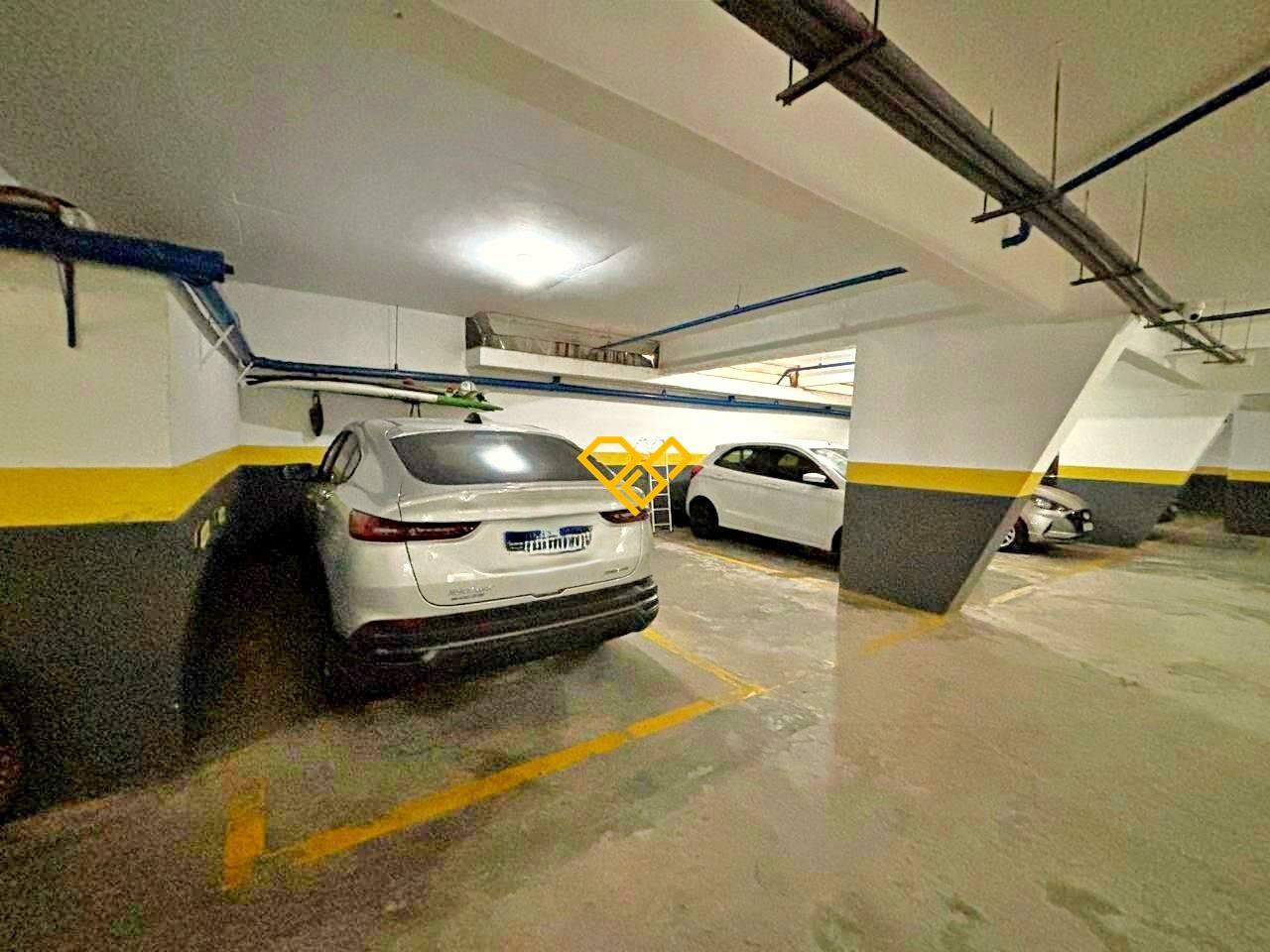 Garden à venda no Embaré: Garagem