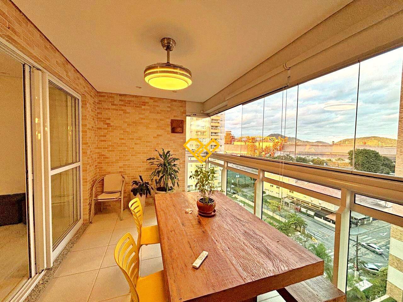 Apartamento à venda no Ponta da Praia: Varanda