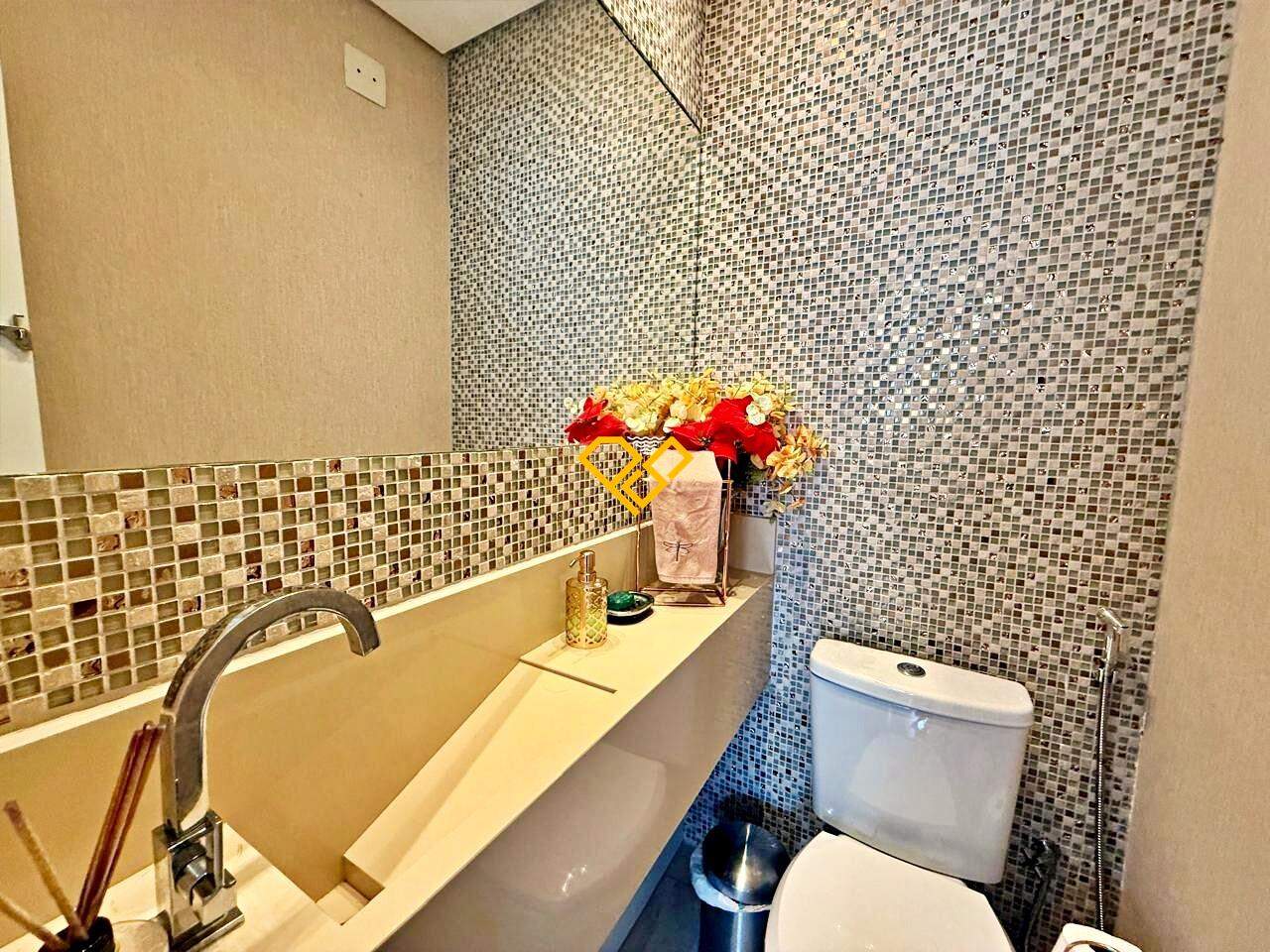 Apartamento à venda no Ponta da Praia: Lavabo