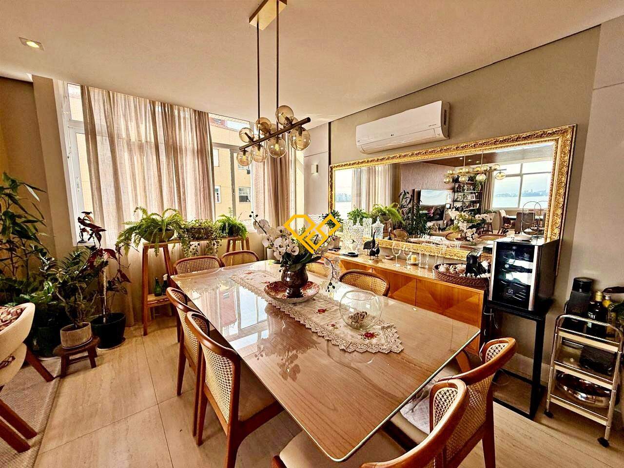 Apartamento à venda no Ponta da Praia: Sala