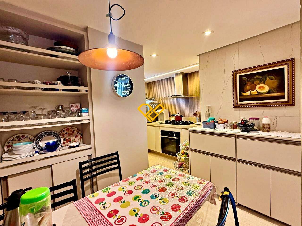 Apartamento à venda no Ponta da Praia: Cozinha