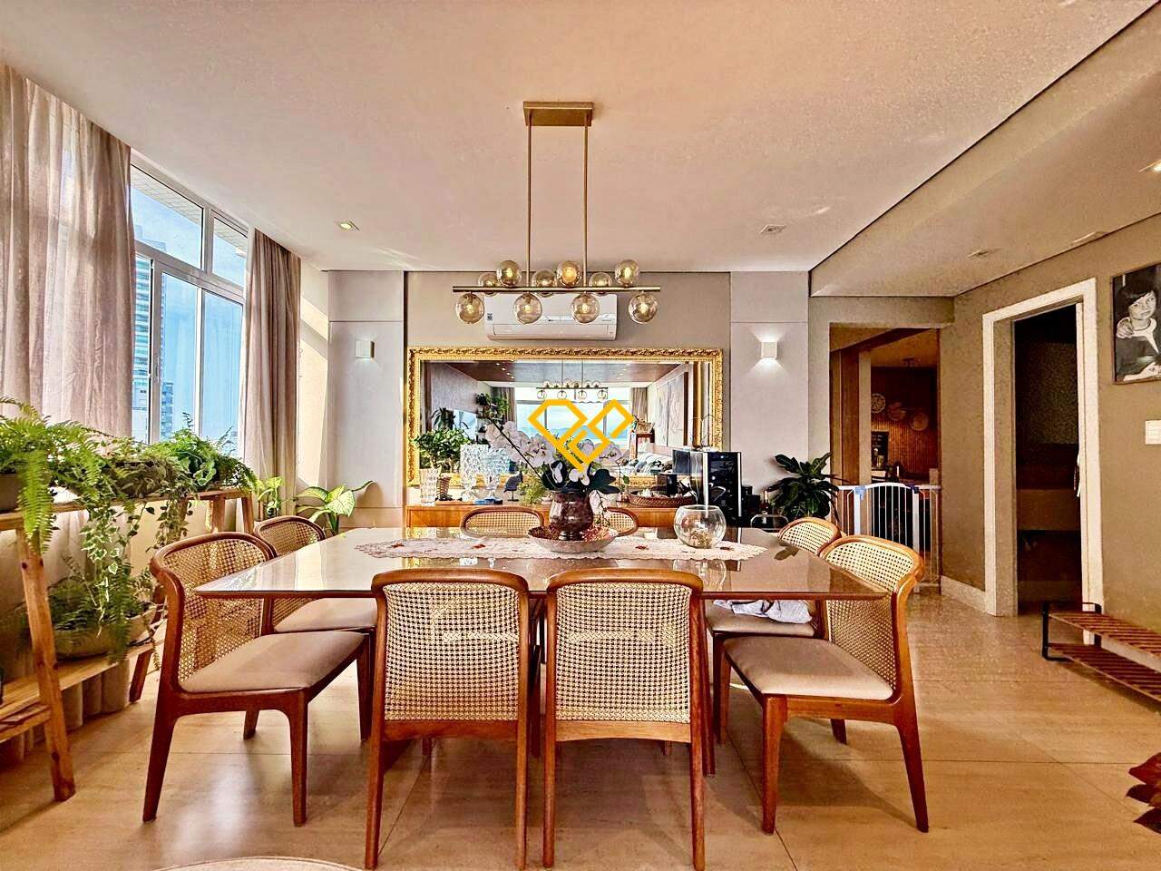 Apartamento à venda no Ponta da Praia: Sala