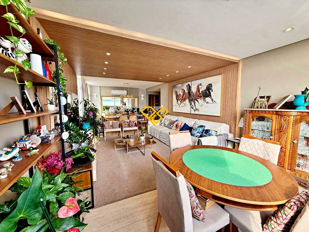 Apartamento à venda no Ponta da Praia: Sala