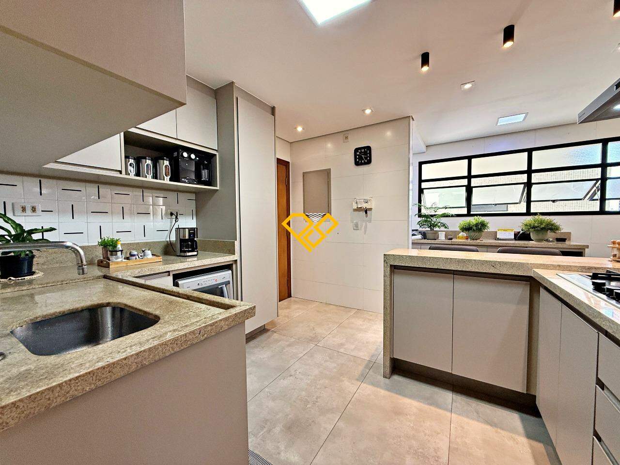 Apartamento à venda no Embaré: Cozinha