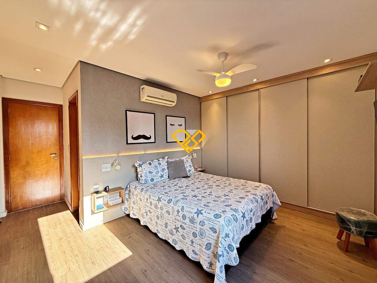 Apartamento à venda no Embaré: Dormitório 1 - suíte