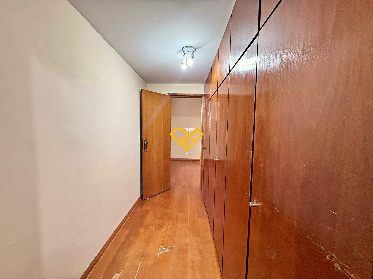 Apartamento à venda no Gonzaga: Dormitório 1 - suíte - closet