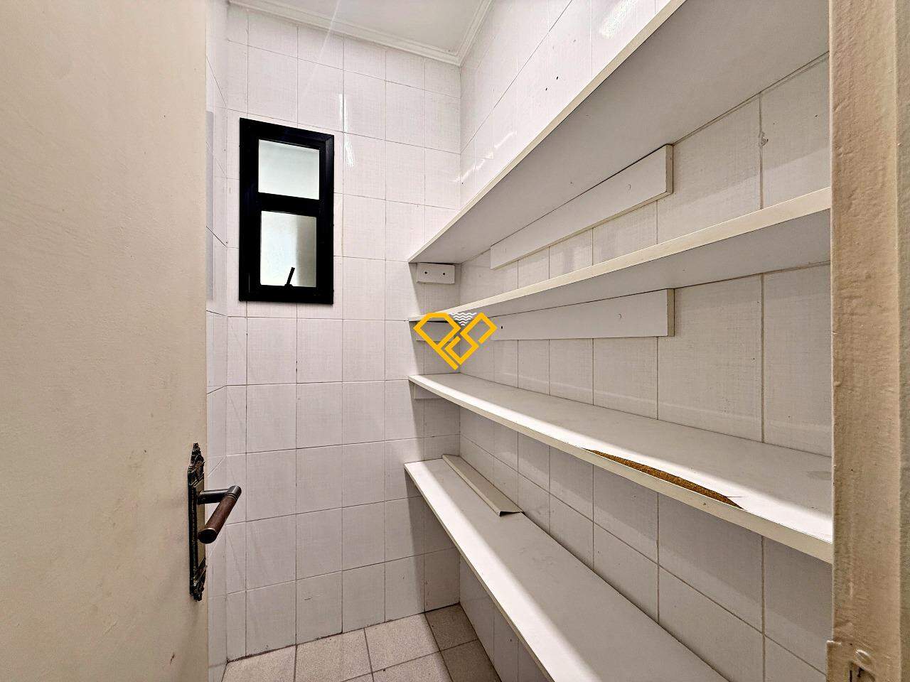 Apartamento à venda no Gonzaga: Despensa