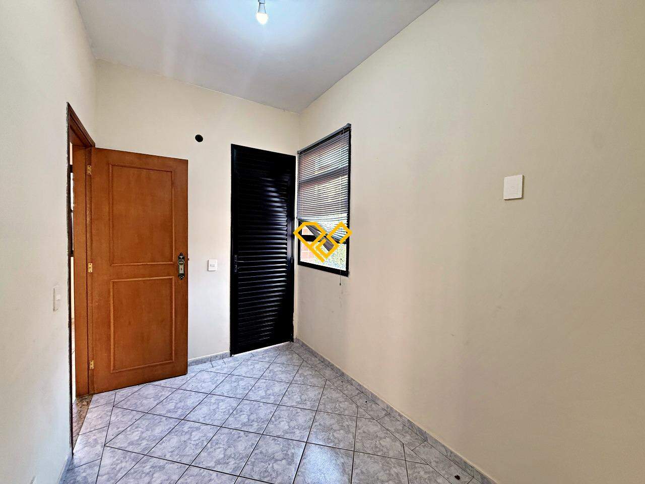Apartamento à venda no Gonzaga: Dependência revertida