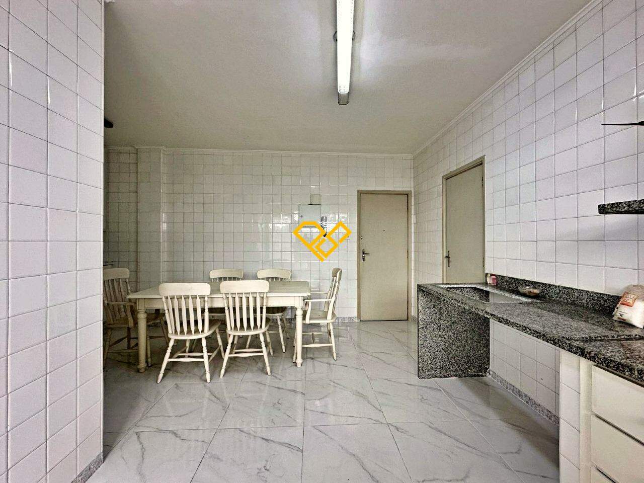 Apartamento à venda no Ponta da Praia: Cozinha