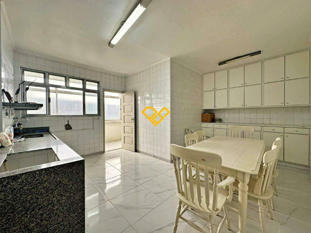 Apartamento à venda no Ponta da Praia: Cozinha