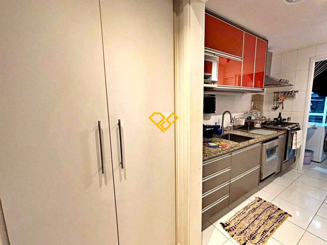 Apartamento à venda no Ponta da Praia: Cozinha