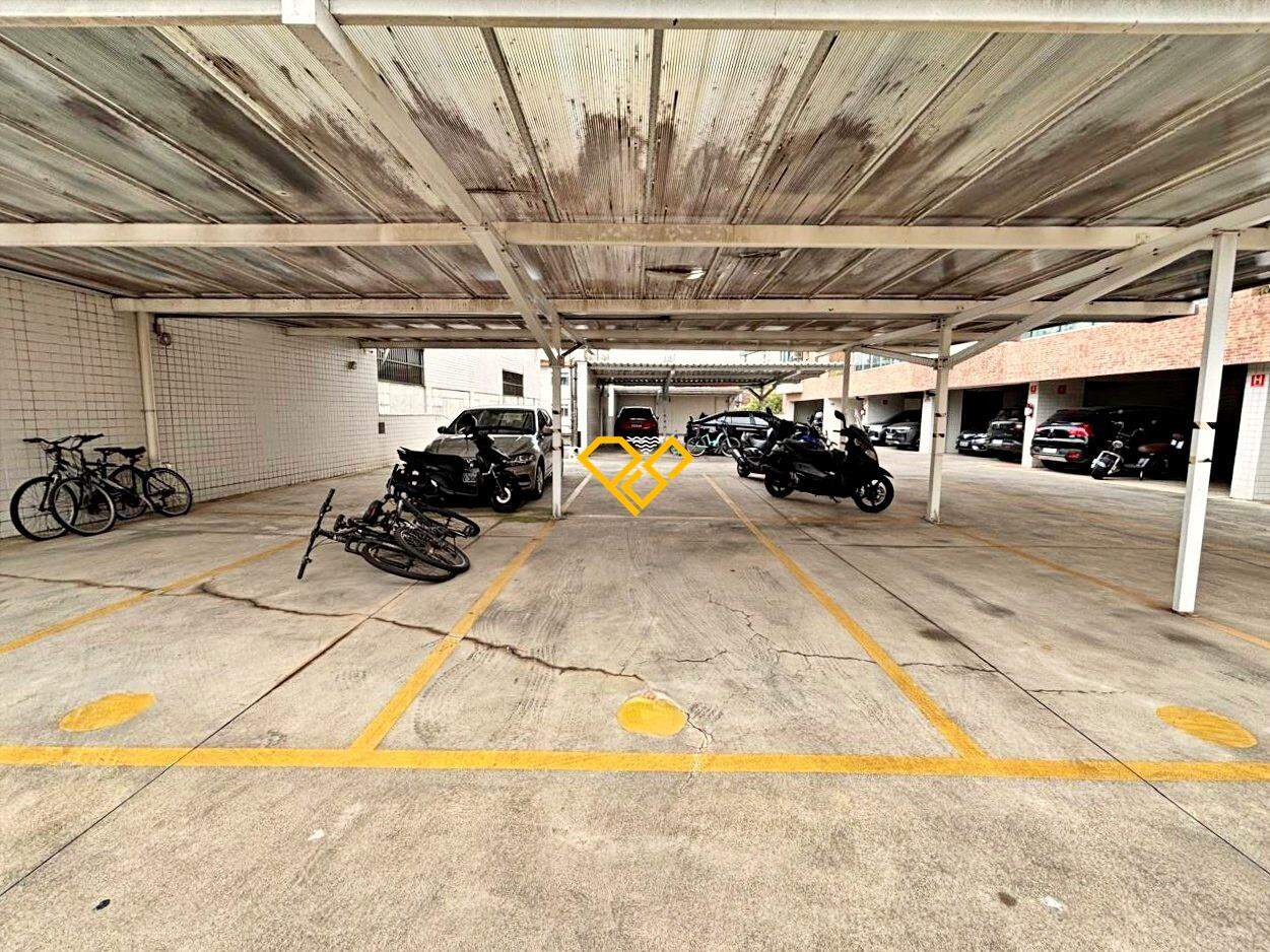 Apartamento à venda no Macuco: Garagem