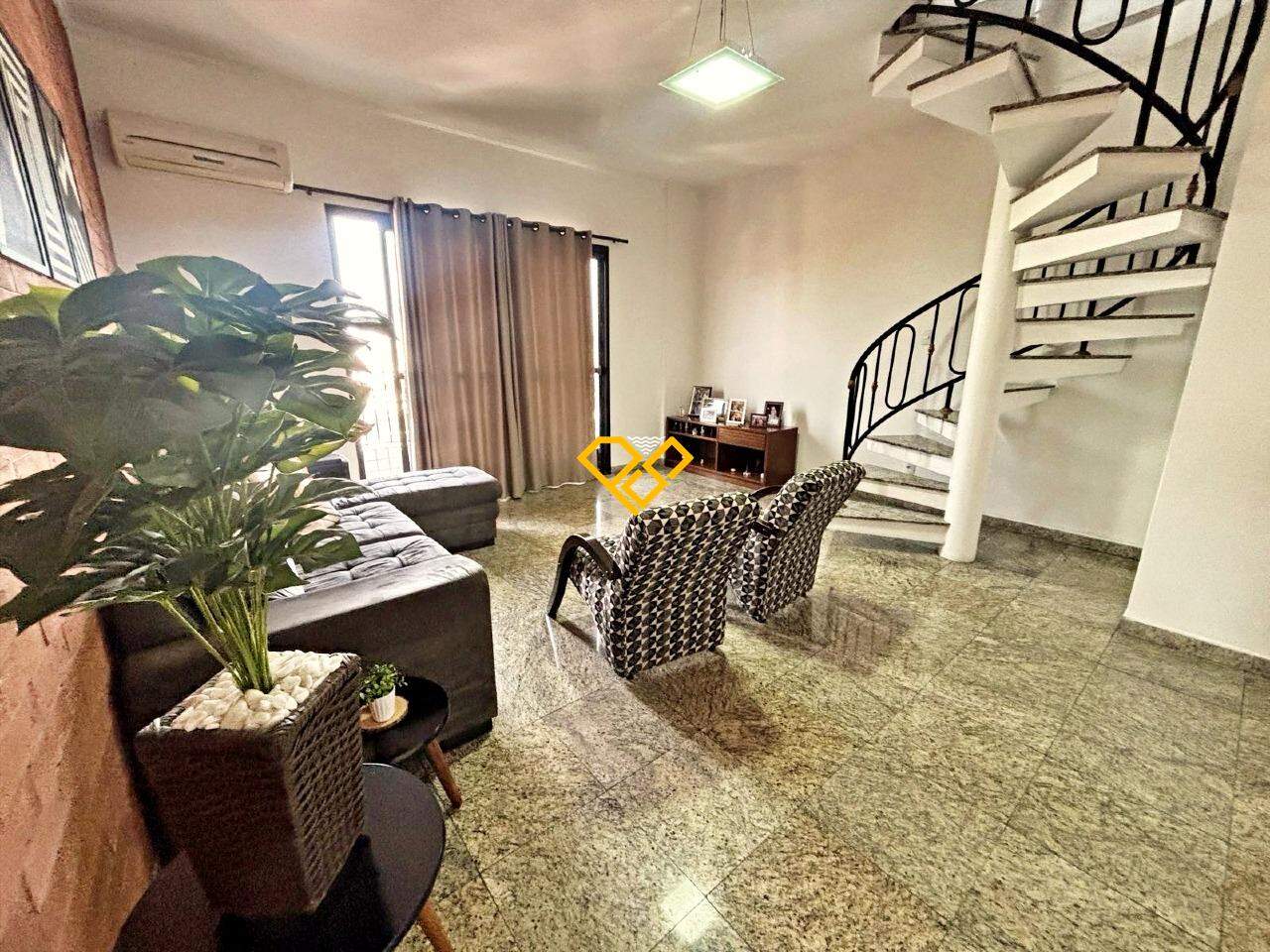 Cobertura à venda no Boqueirão: Sala 1° andar
