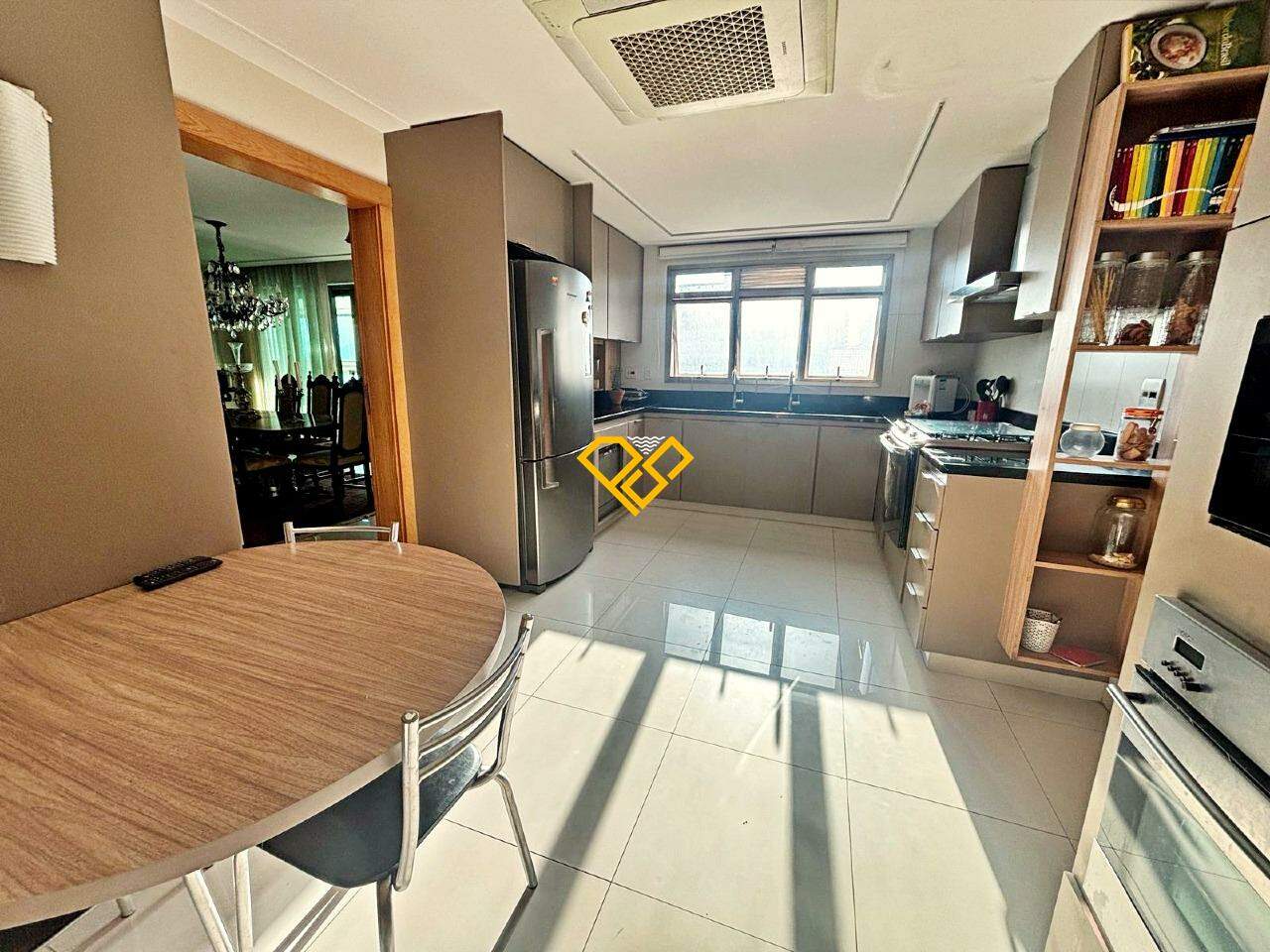 Apartamento à venda no Ponta da Praia: Cozinha
