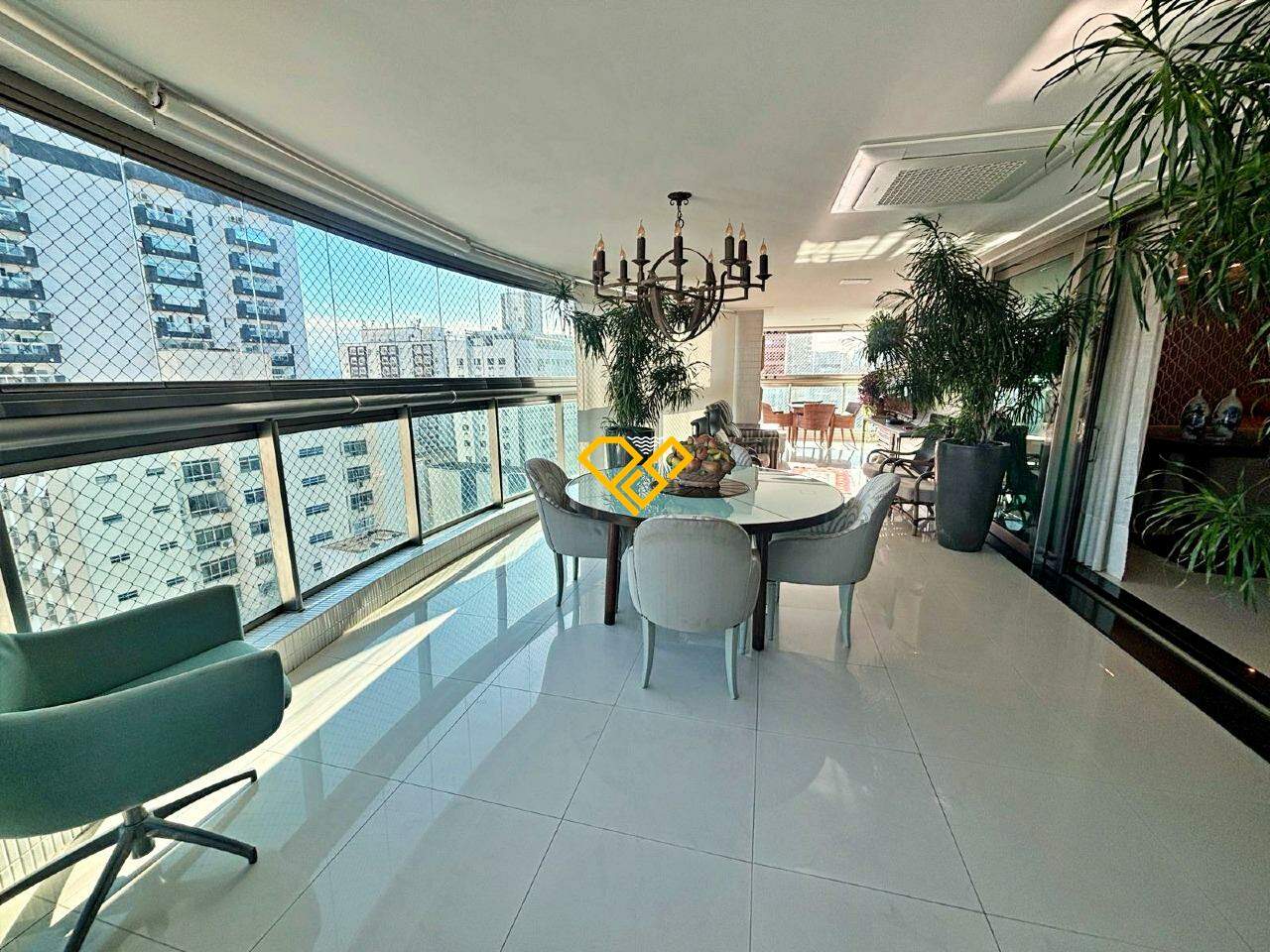 Apartamento à venda no Ponta da Praia: Varanda