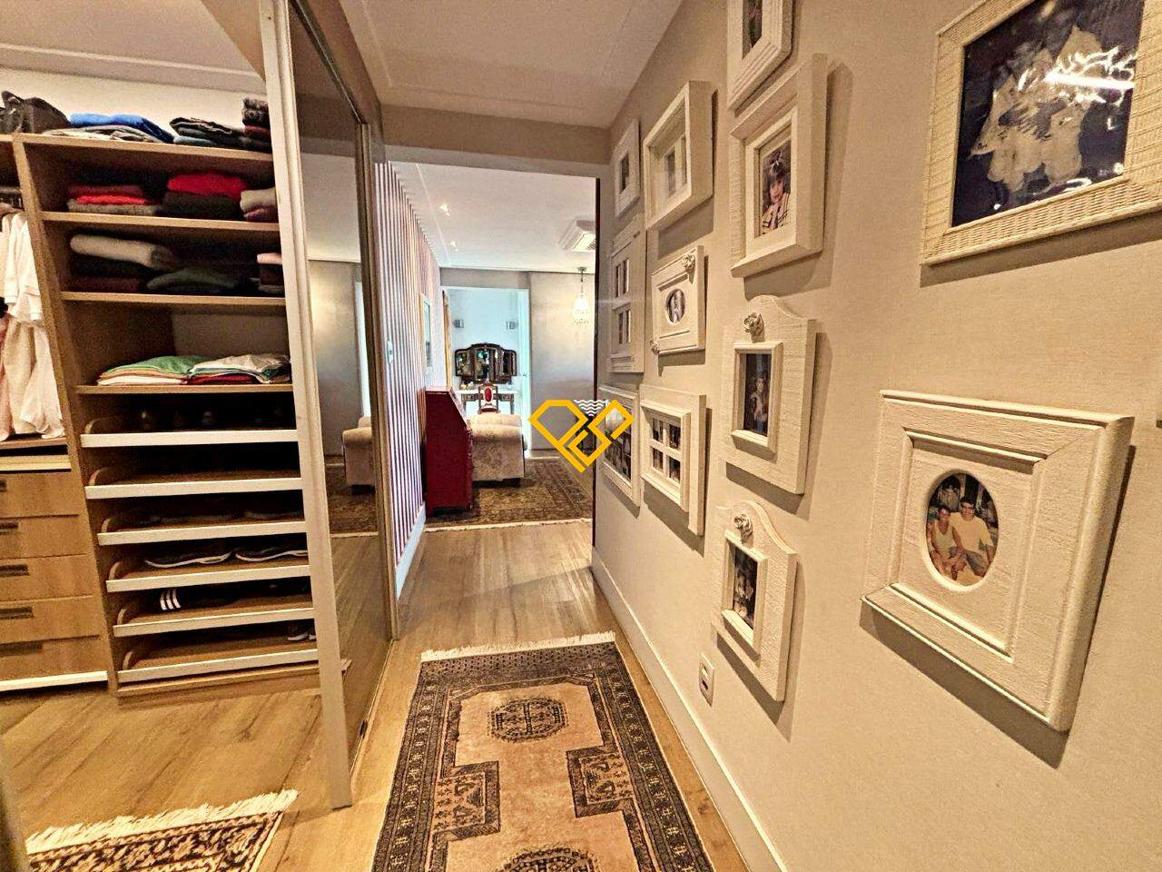 Apartamento à venda no Ponta da Praia: Suíte 1 - closet