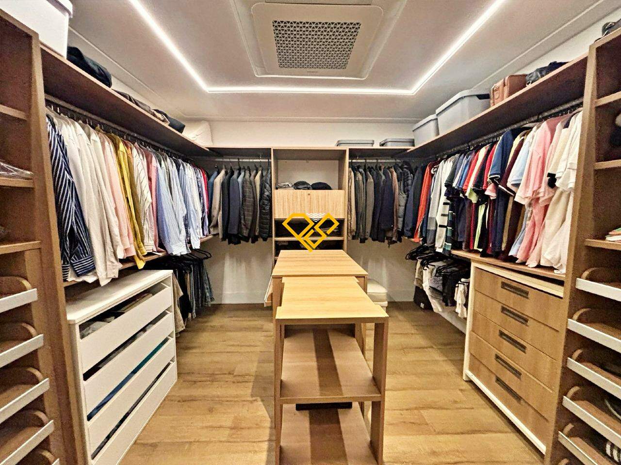Apartamento à venda no Ponta da Praia: Suíte 2 - closet