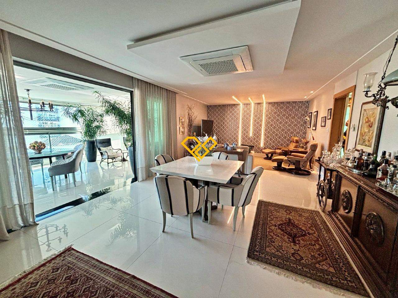 Apartamento à venda no Ponta da Praia: Sala