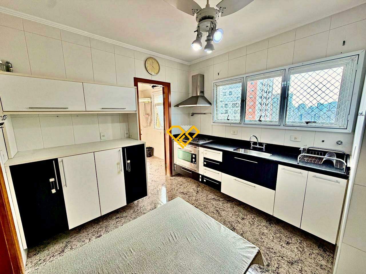 Cobertura à venda no Embaré: Cozinha