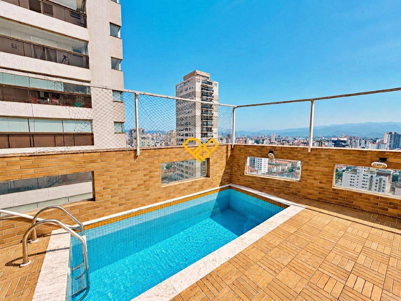 Cobertura à venda no Embaré: Piscina