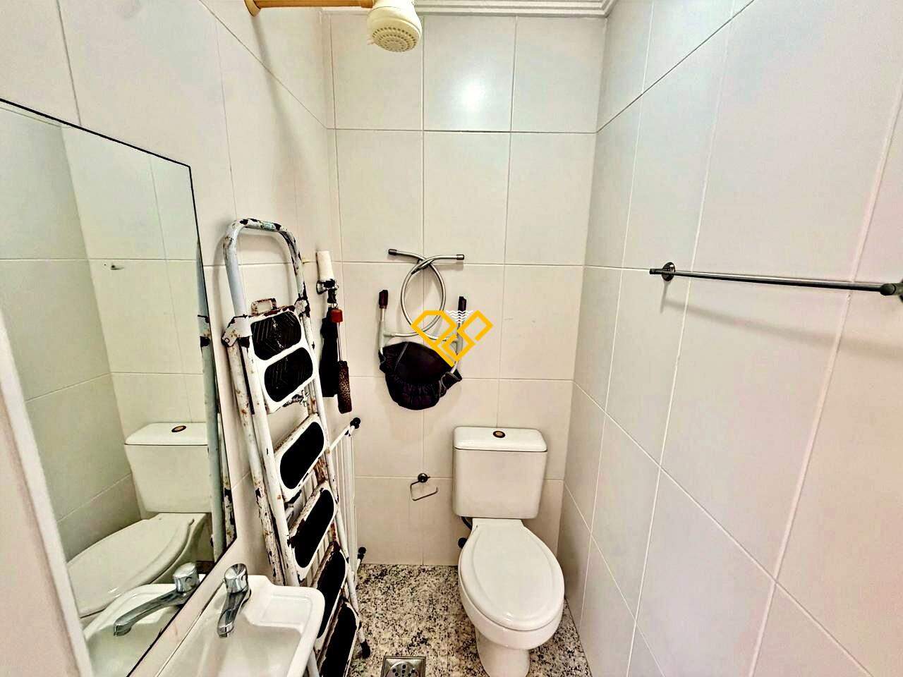 Cobertura à venda no Embaré: Wc de serviço