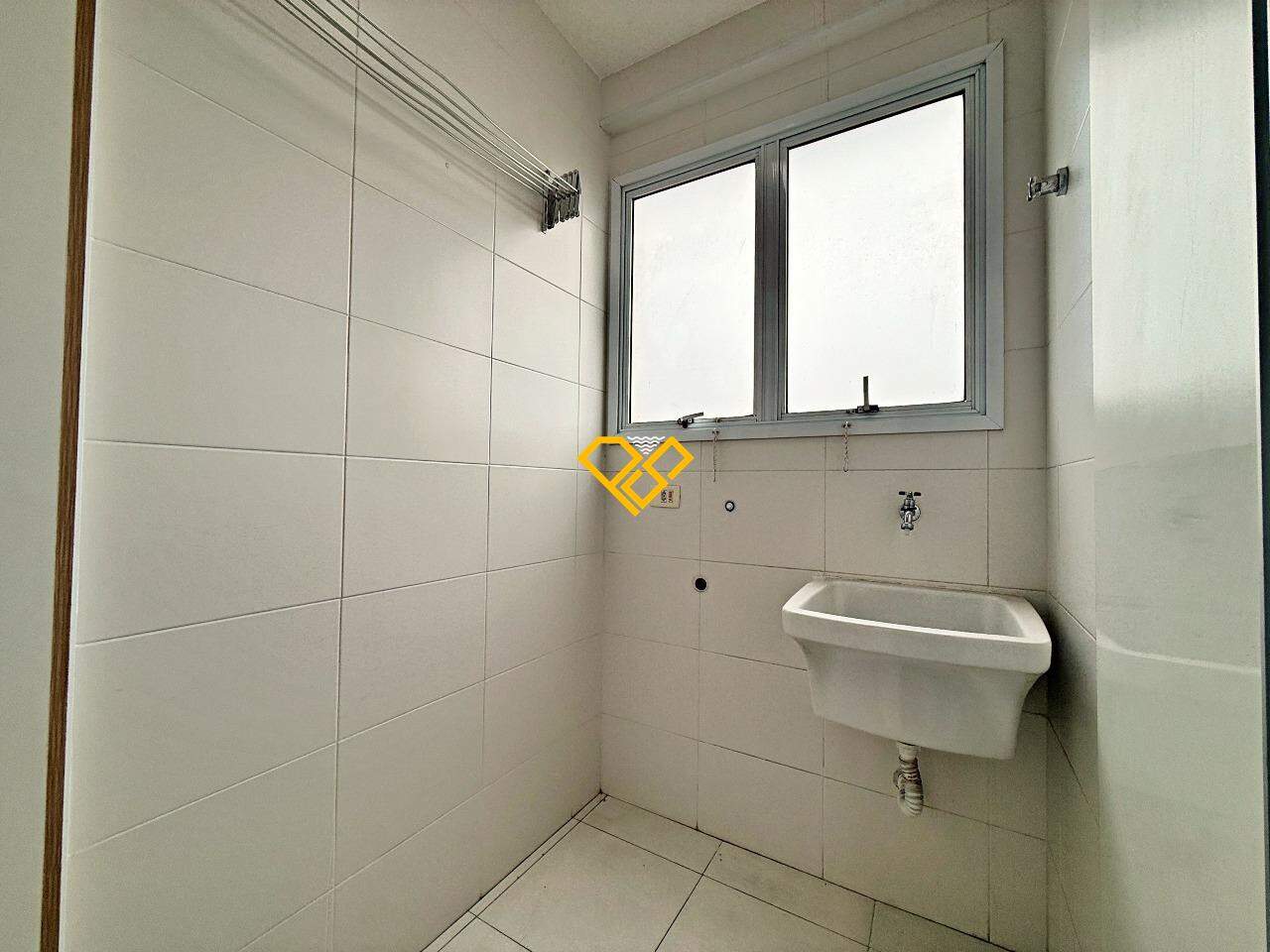Apartamento à venda no Encruzilhada: Área de serviço