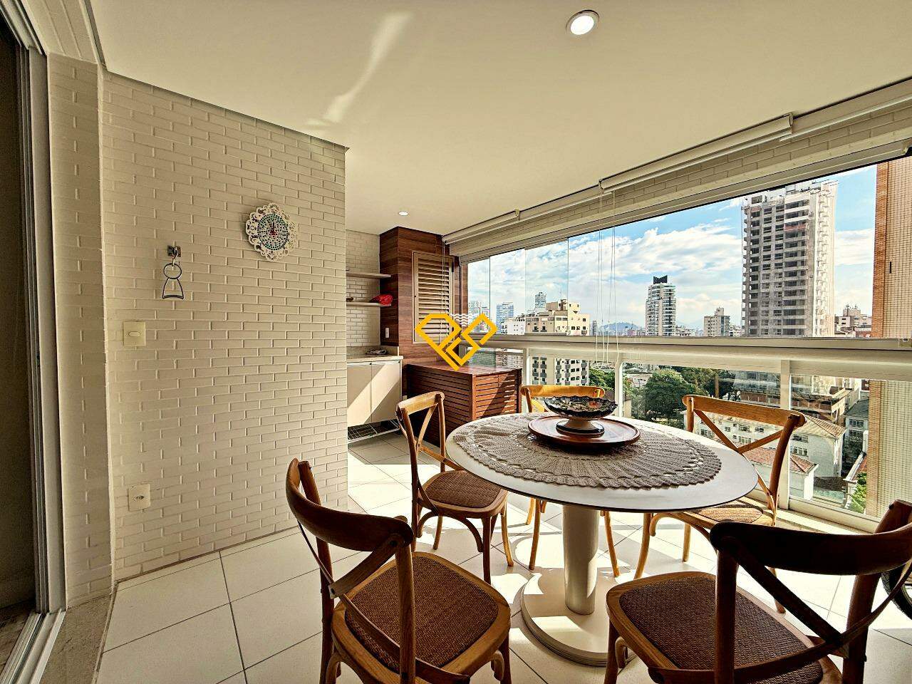 Apartamento para aluguel no Ponta da Praia: Varanda