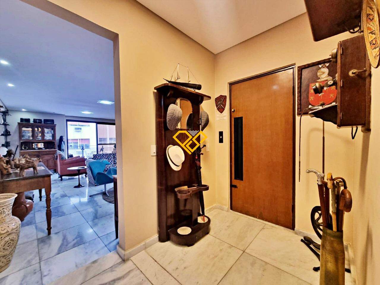 Apartamento à venda no Embaré: Hall de entrada