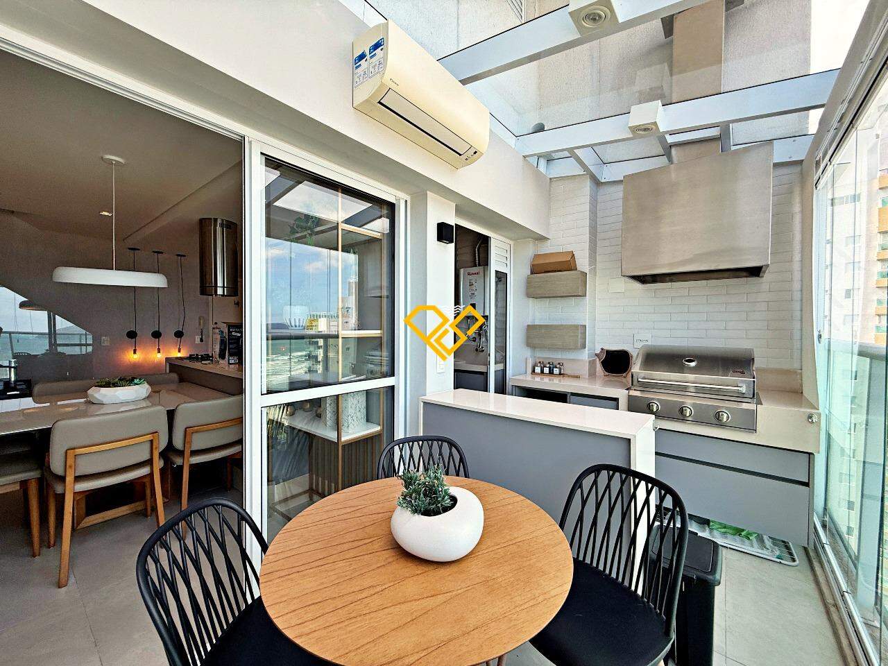 Apartamento Duplex à venda no José Menino: Varanda