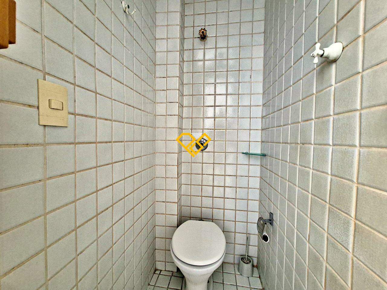 Apartamento à venda no Gonzaga: Wc de serviço