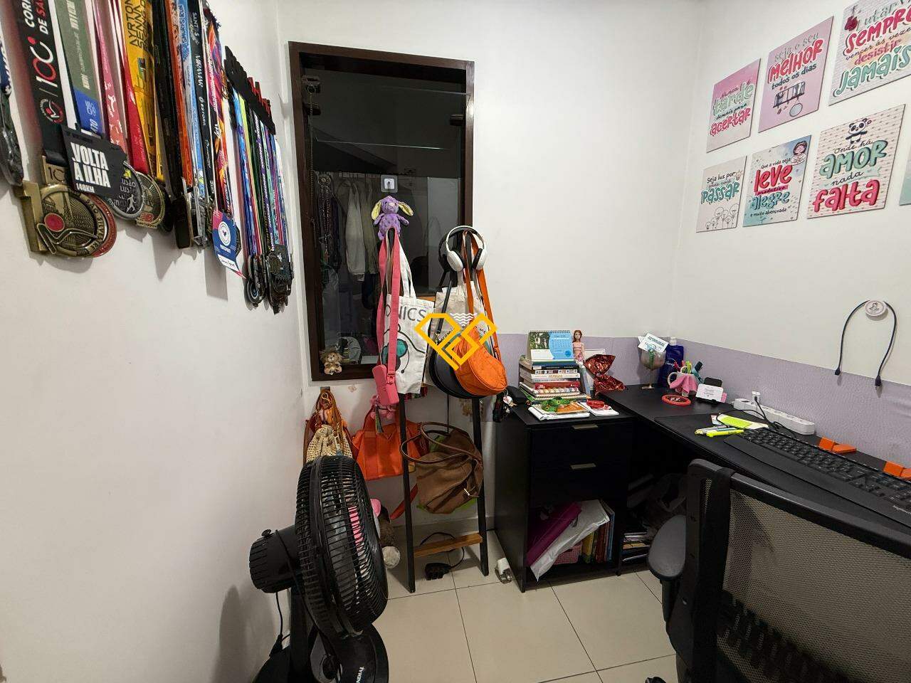 Apartamento à venda no Ponta da Praia: Escritório