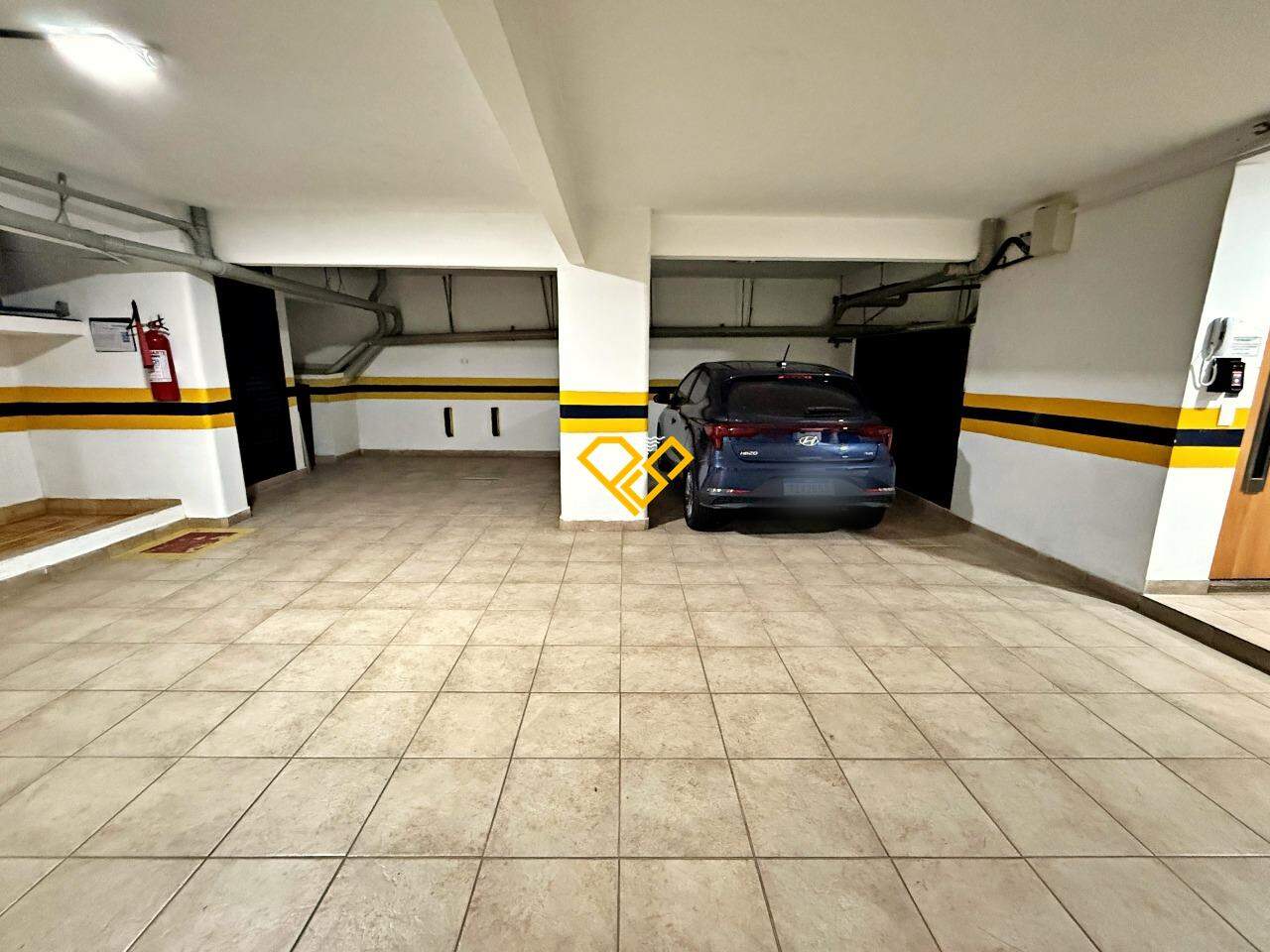 Apartamento à venda no Embaré: Garagem
