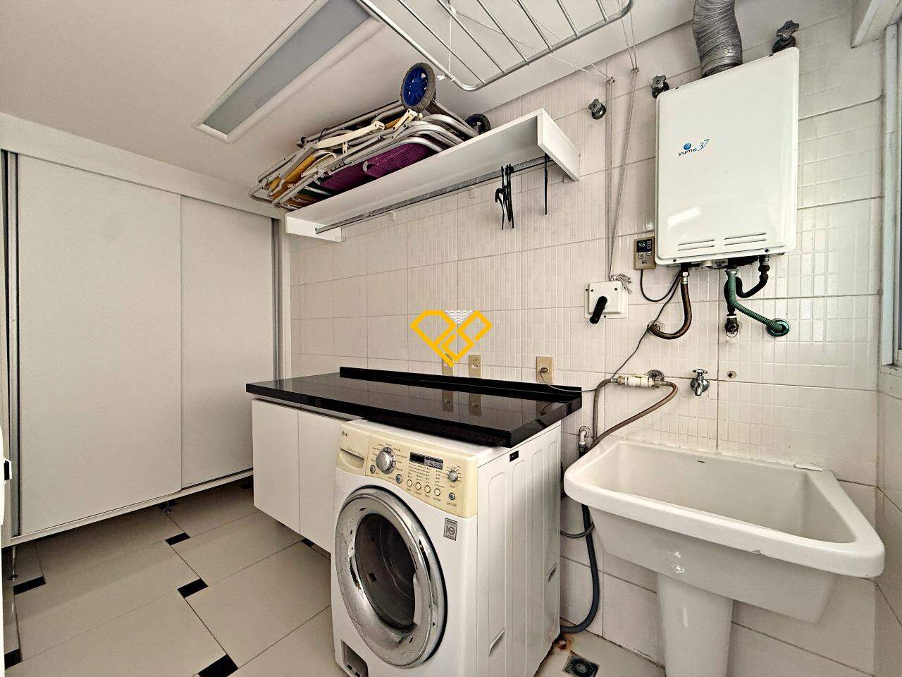 Apartamento à venda no Embaré: Área de serviço