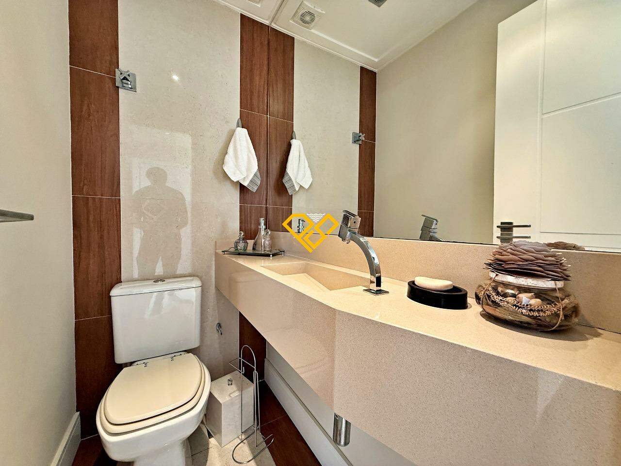 Apartamento à venda no Embaré: Lavabo