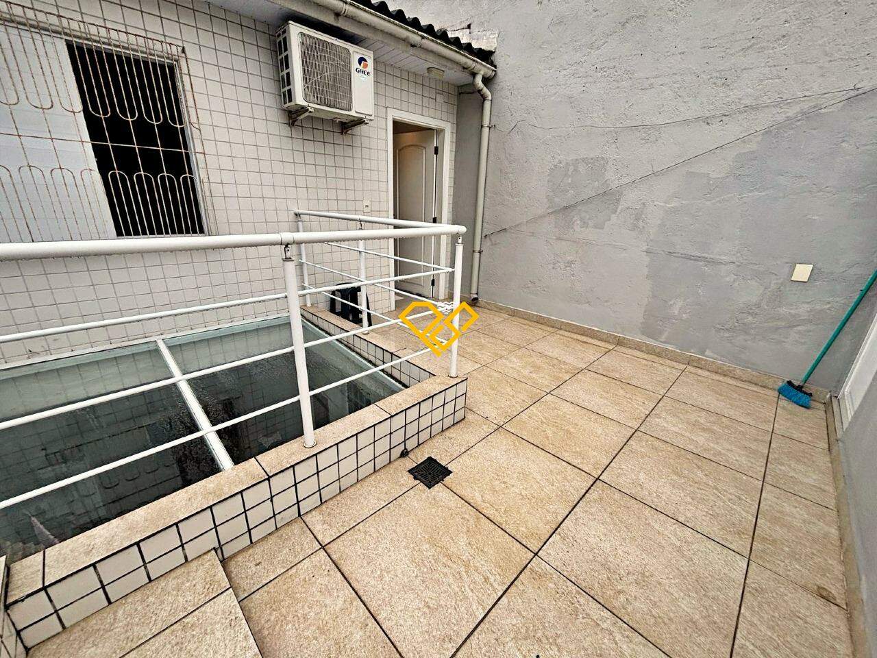 Sobrado à venda no Embaré: Varanda supeior