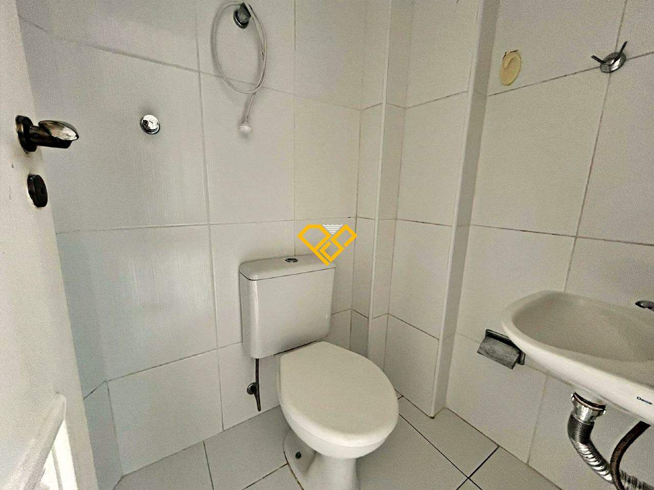 Apartamento para aluguel no Encruzilhada: Wc de serviço