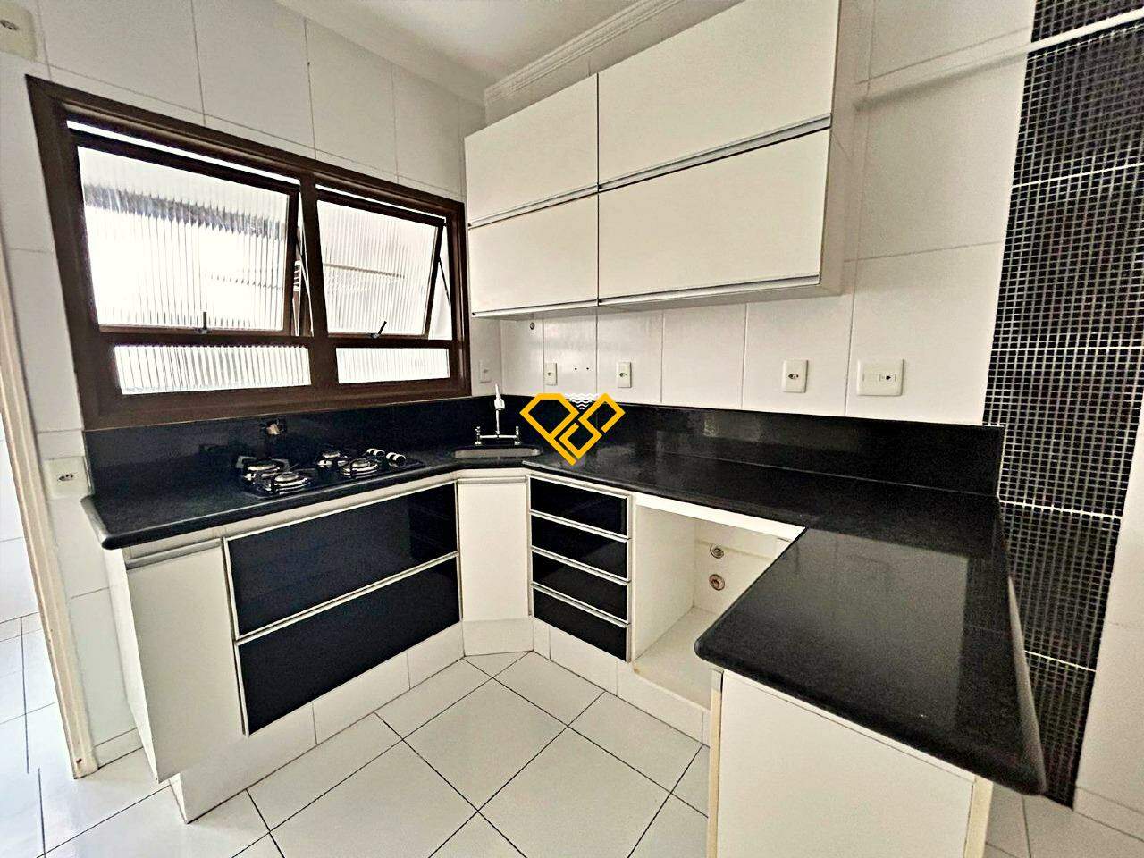 Apartamento para aluguel no Encruzilhada: Cozinha