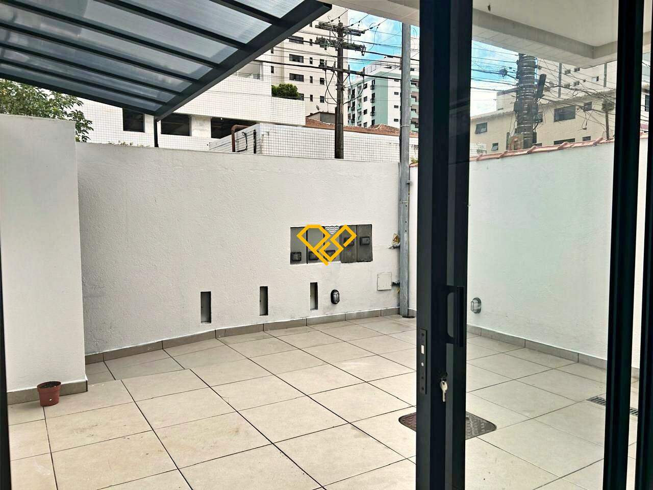 Casa à venda no Ponta da Praia: Lateral