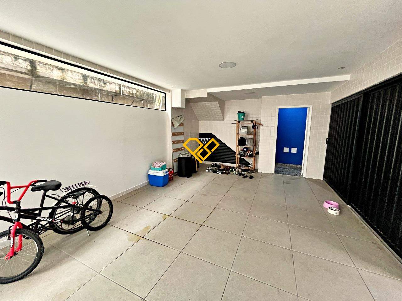 Casa à venda no Ponta da Praia: Garagem