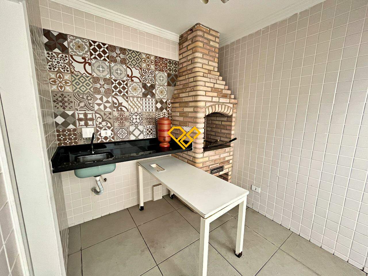 Casa à venda no Ponta da Praia: Área gourmet com churrasqueira