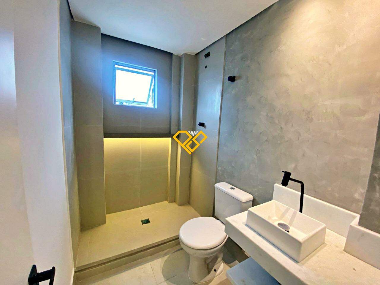 Apartamento à venda no Ponta da Praia: Wc social