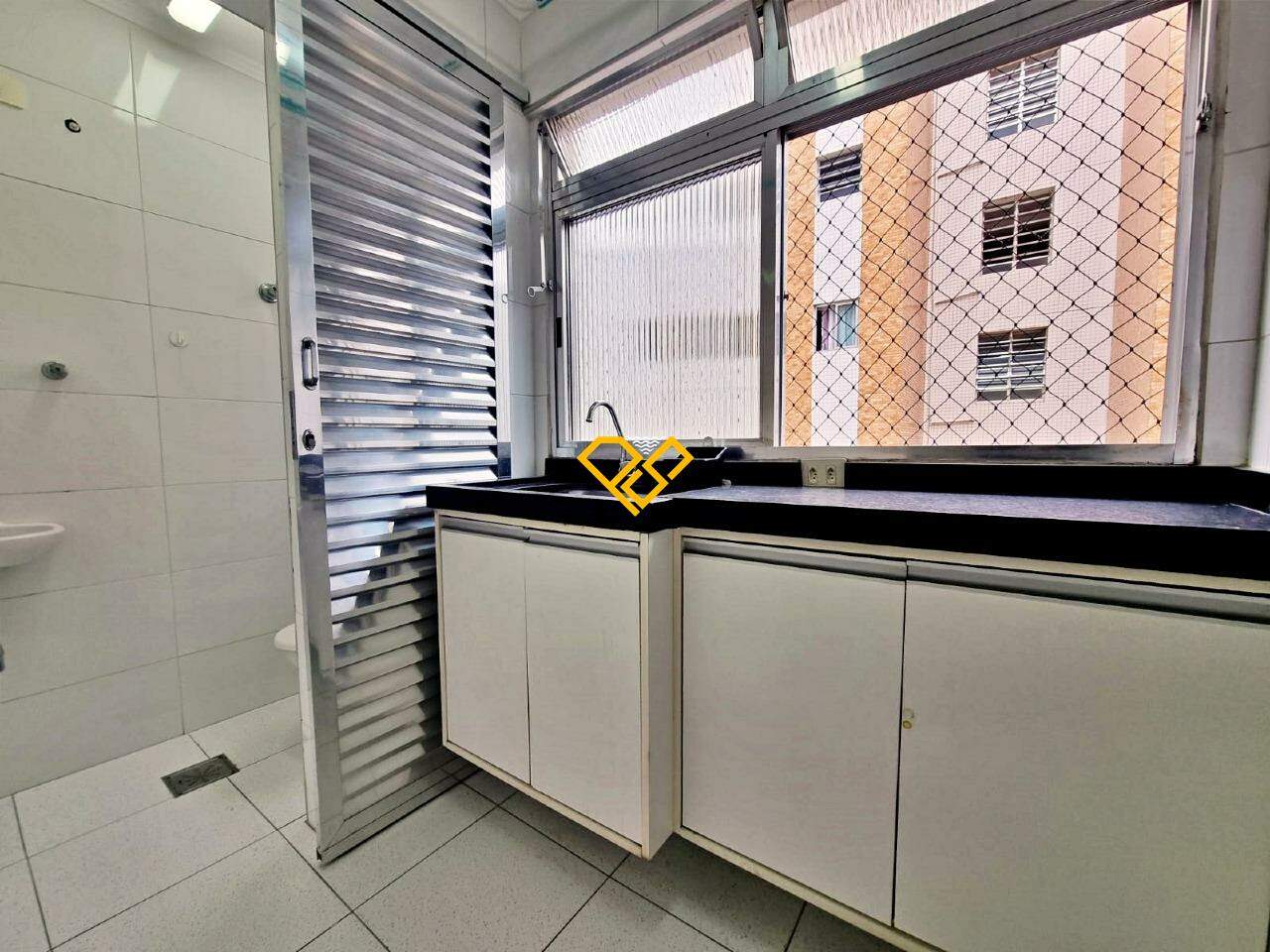 Apartamento à venda no Ponta da Praia: Área de serviço