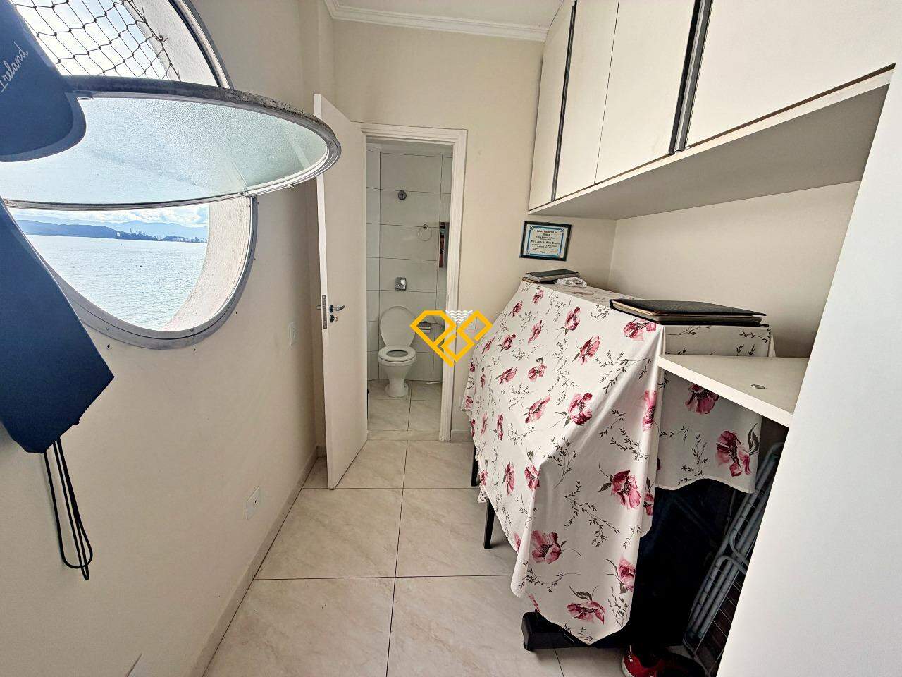 Apartamento à venda no Ponta da Praia: Dependência