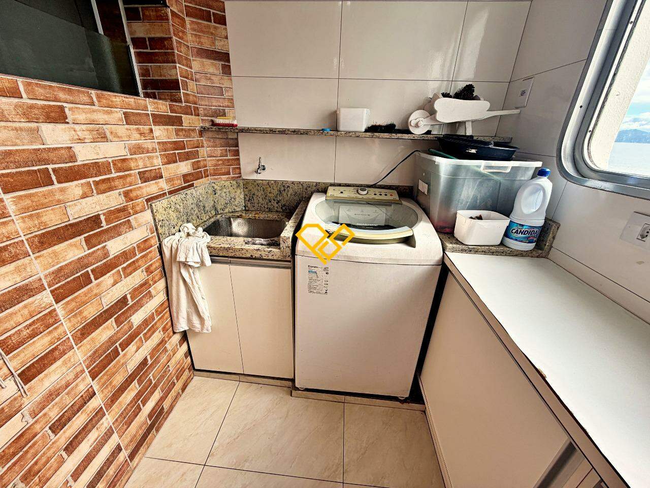 Apartamento à venda no Ponta da Praia: Área de serviço